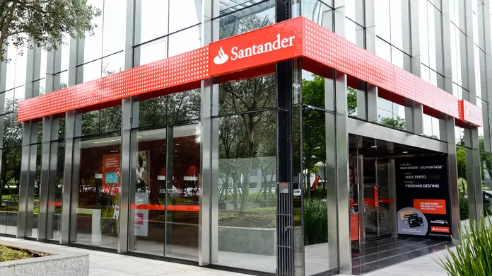Imagem fachada de unidade do banco Santander