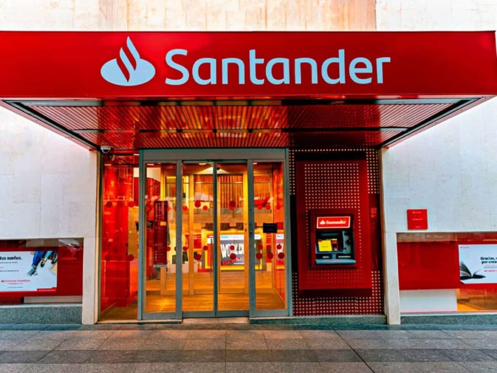 Imagem da fachada do banco Santander