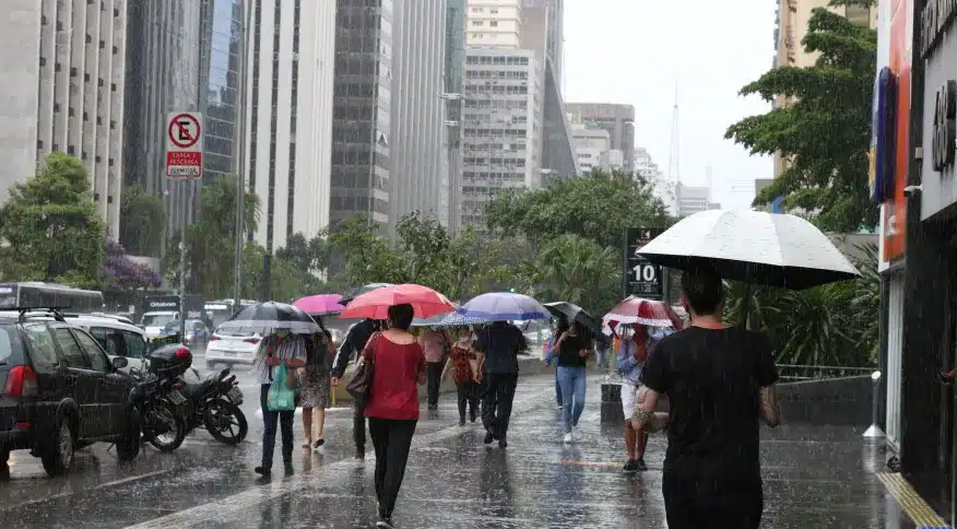 Imagem de chuvas fortes na cidade de São Paulo