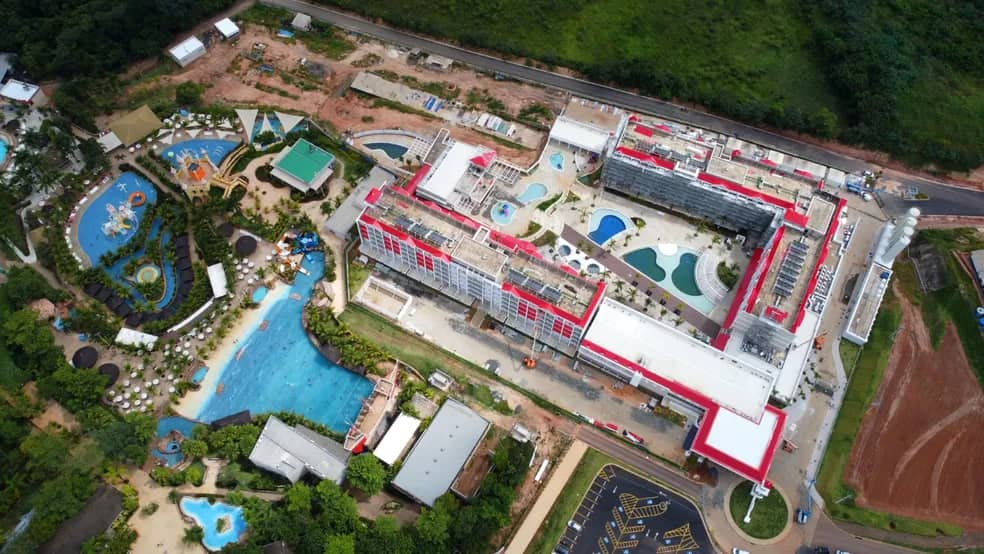 Imagem superior do parque aquático Thermas Water Park em São Pedro