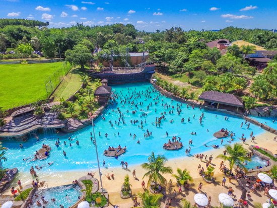 Imagem da piscina do parque aquático