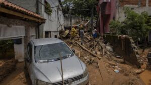 Chuvas no litoral de SP: cidades afetadas enfrentam problemas no mercado de trabalho