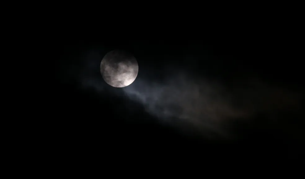 Ficou bonito! Fotos da "Superlua azul" tiradas do litoral de SP são impressionantes; confira 2