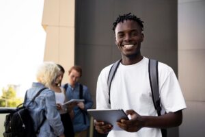 Pesquisa revela melhores empresas para ser jovem aprendiz